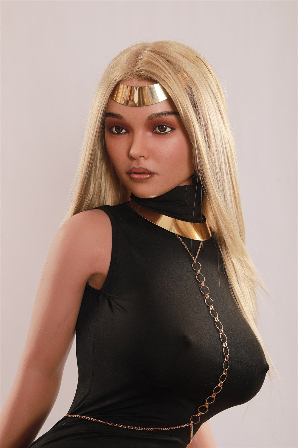 Solange silicone companion - full body display with Customizable companion and effortless sophistication